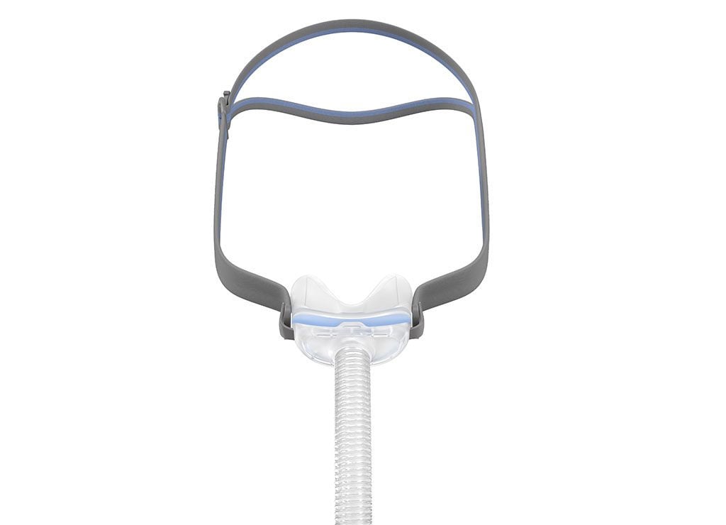 Mascarilla AirFit N30 de la marca ResMed sobre fondo blanco en primer plano